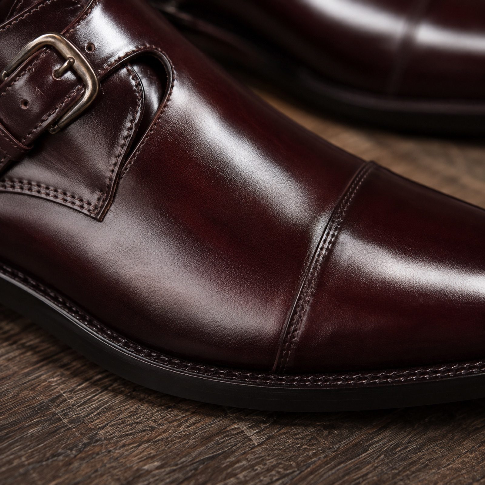 Fenn travel shoe horn — Shoe Care by WOODLAND. close detail of the fabric and finish.